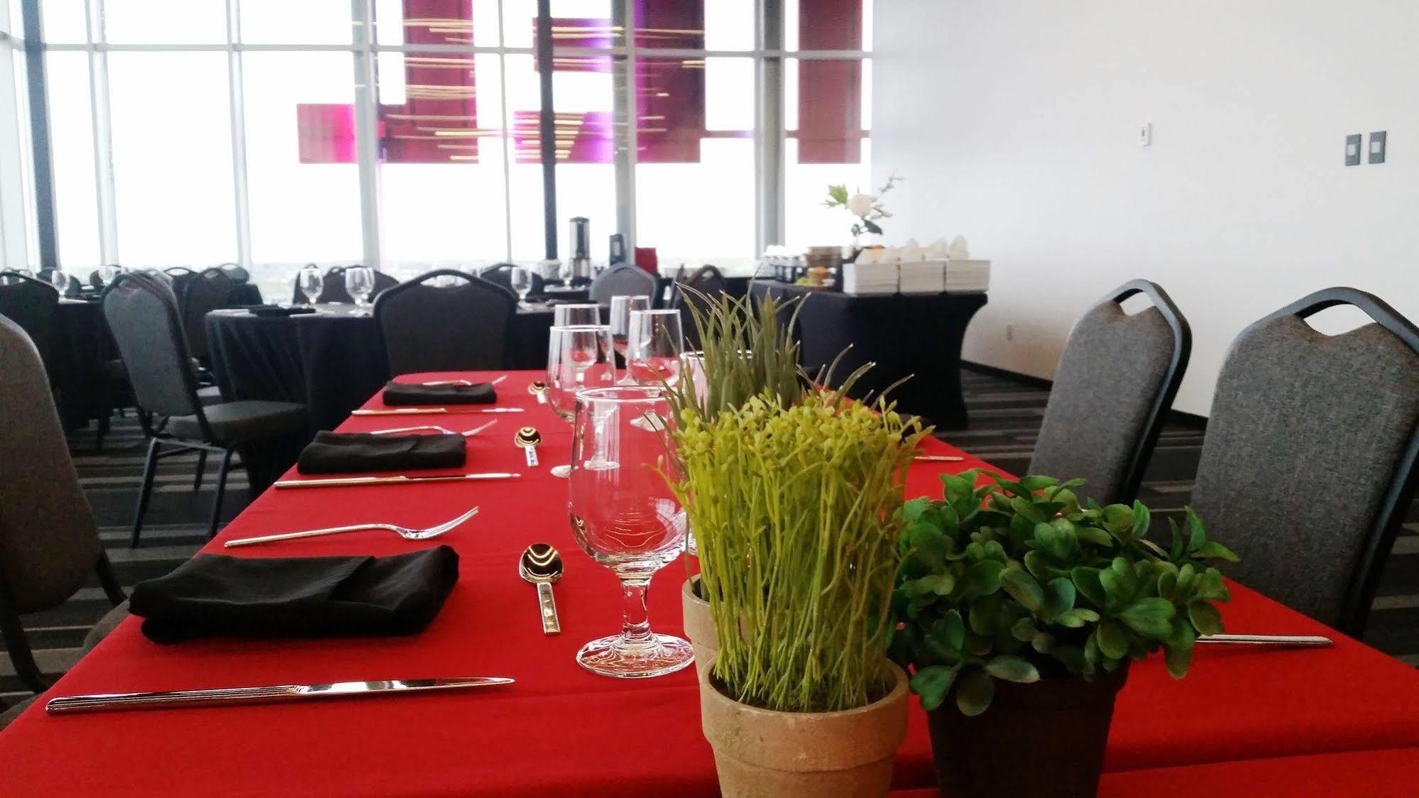 Grand Times Hotel Drummondville Eksteriør billede